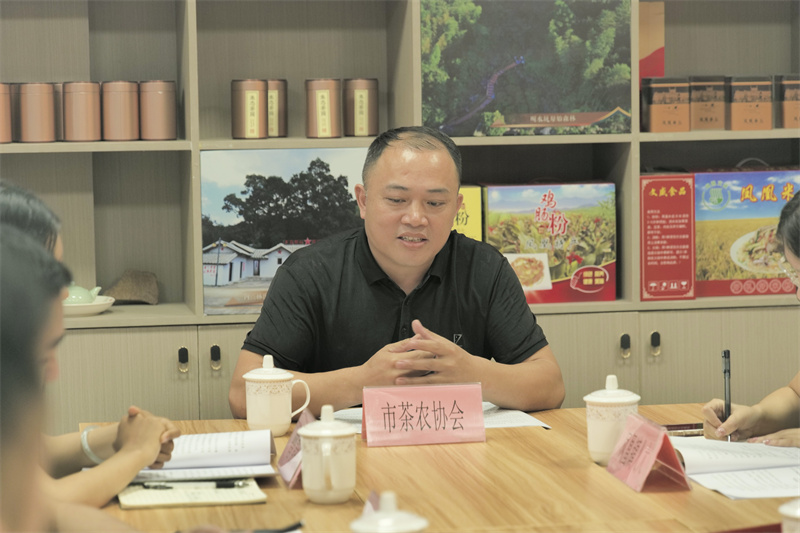 1群众代表们围坐一堂、敞开心扉抒己见1.jpg