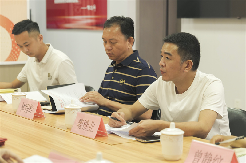 1群众代表们围坐一堂、敞开心扉抒己见2.jpg