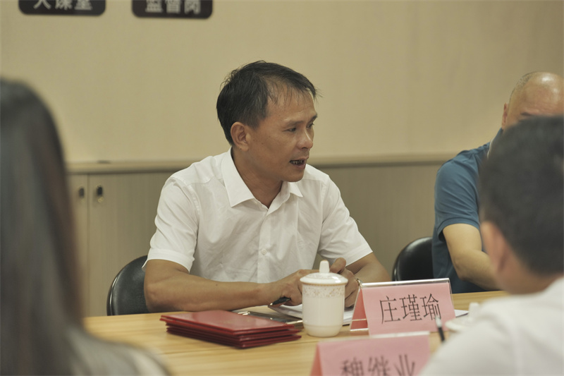 2市人大常委会法工委主任庄瑾瑜作总结交流.jpg