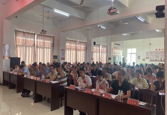 第十期  江东镇顺利召开第十八届人民代表大会第八次会议.doc_4