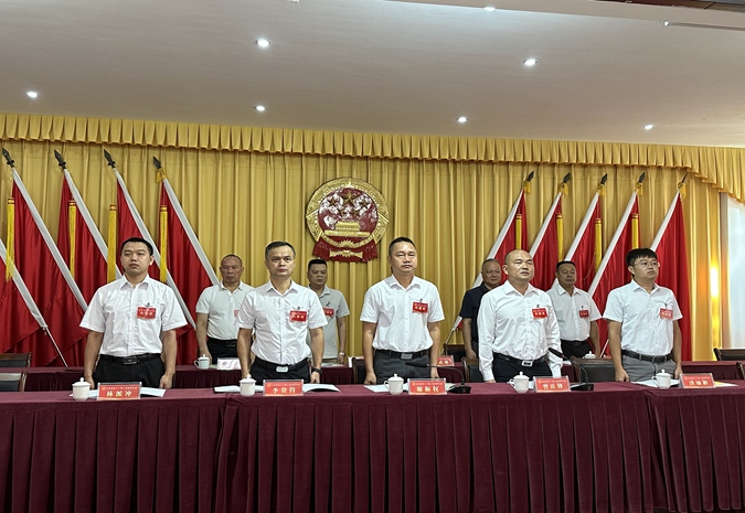 第十期  江东镇顺利召开第十八届人民代表大会第八次会议.doc_7