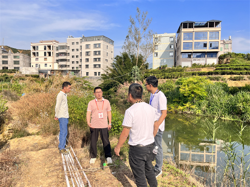 0515-调研凤凰溪支流杨梅格段沿岸示范点打造工作2.jpg