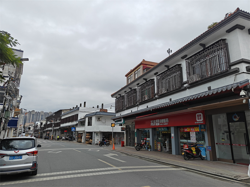 0719-镇区华园大道“三线”整治点位前后对比（拆除后1）.jpg