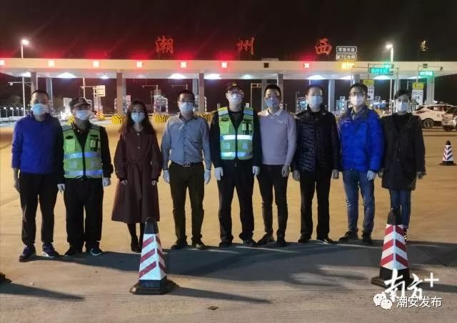 潮州西(古巷口)高速收费站疫情检测点的一线人员。